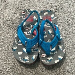 NWOT Reef Shark sandals size 9/10